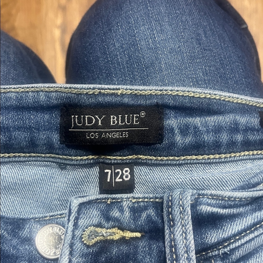Judy Blue light mid rise cropped skinny jeans size 7/28 - Picture 2 of 5